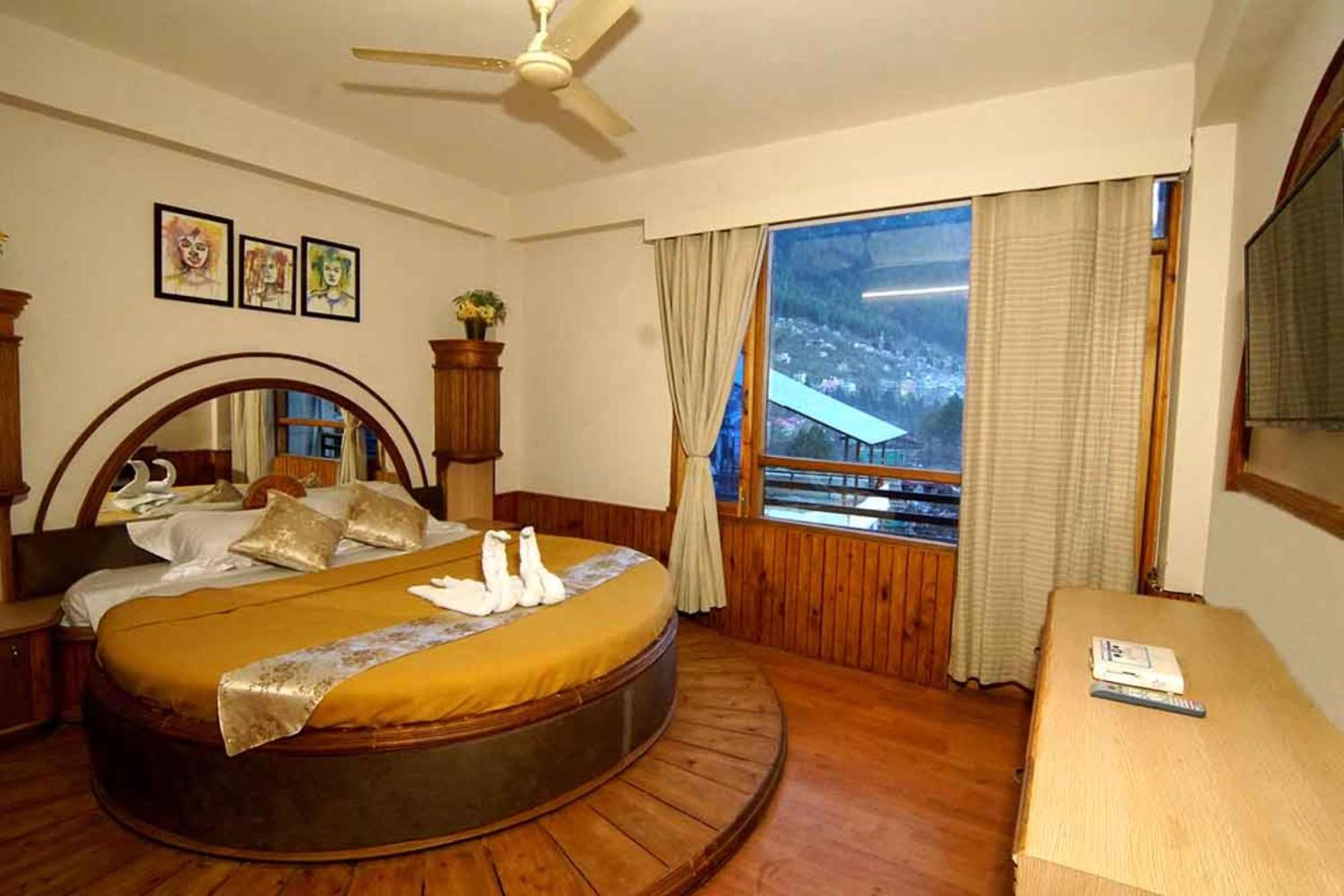 Goroomgo Hotel Daddy Manali Exterior photo